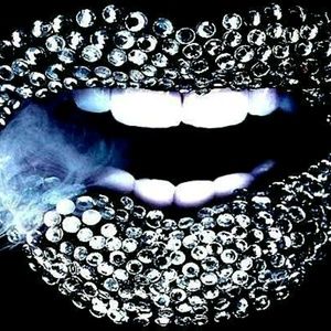 Meet your Posher, Moni